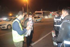 Şanlıurfa’da Yeni yıla girilirken görevi başındaki polisler unutulmadı