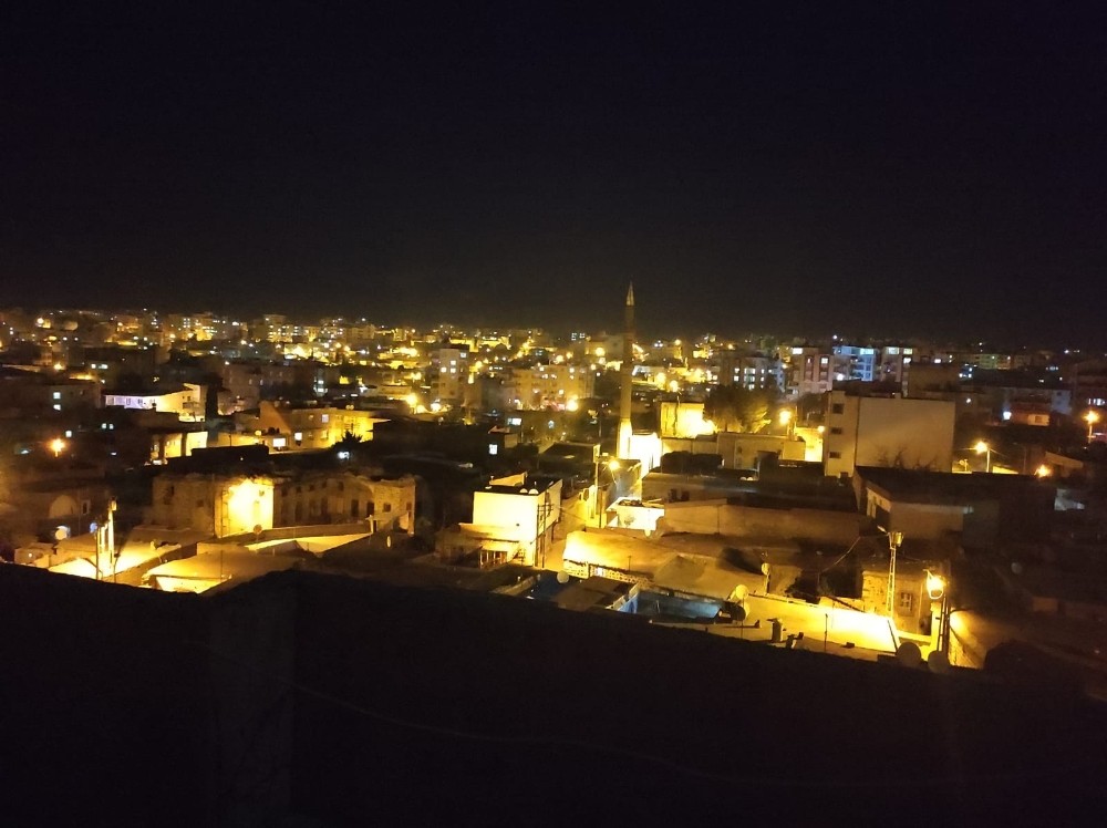 Siverek sokağa çıkma kısıtlamasına rağmen, yeni yıla silah sesleriyle girdi