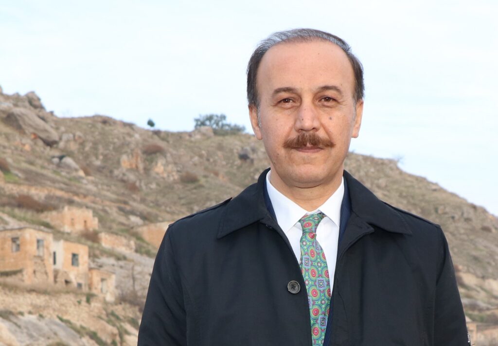 Vali Erin, Gazetecileri ve İdarecileri Tebrik Etti