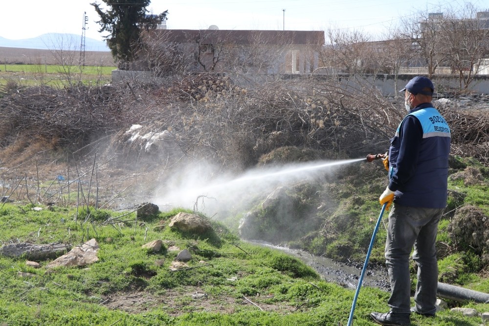 Bozova’da ilaçlama çalışmalarına başlandı