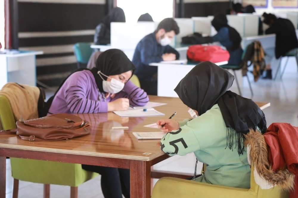 Eyyübiy’de öğrencilere eğitim desteği