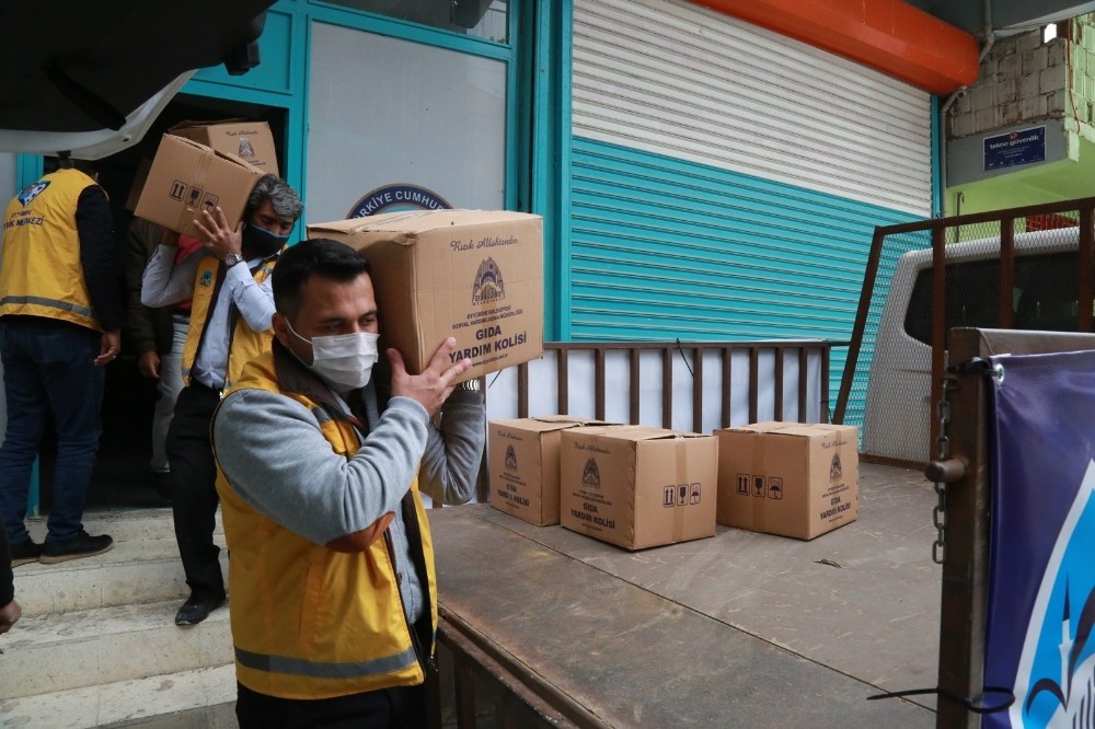 Eyyübiye Belediyesi maddi durumu iyi olmayanlara ulaşmaya devam ediyor