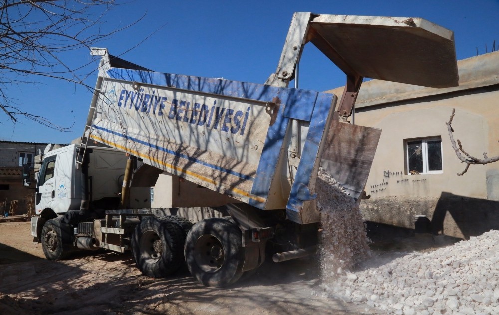 Eyyübiye ve kırsalında yol çalışması devam ediyor
