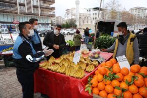 Karaköprü zabıtadan pazar yerlerinde sıkı pandemi denetimi