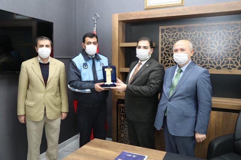 Şanlıurfa’da Duyarlı zabıta memuruna ödül