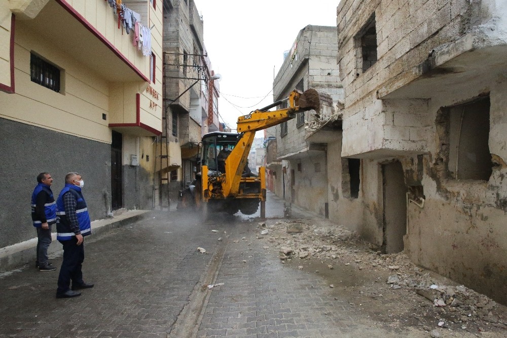 Şanlıurfa’da metruk yapılar yıkılıyor