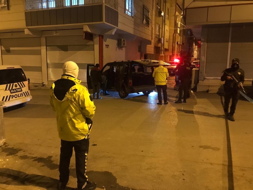 Şanlıurfa’da Şüpheli araçtan silah ve uyuşturucu çıktı