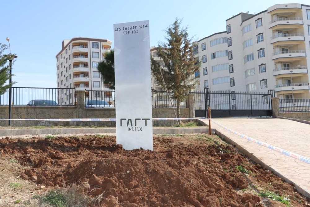 Şanlıurfalılar geri istedikleri metal bloka yeniden kavuştu