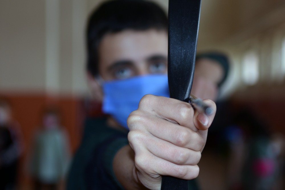 Siverek’te çocuklar ata sporu okçuluğu öğreniyor