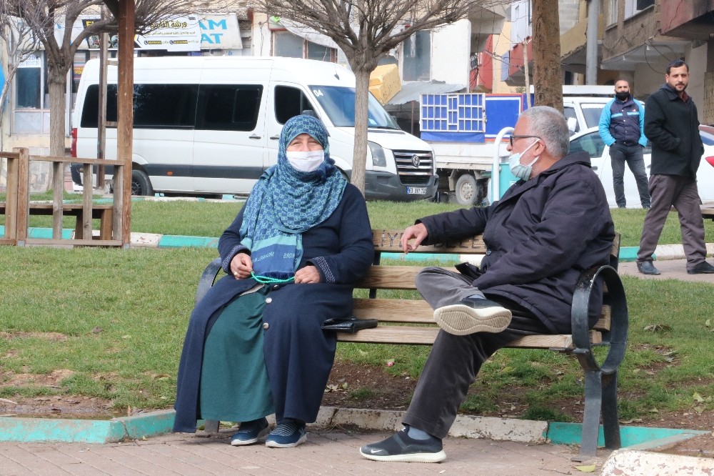 Türkiye donuyor Şanlıurfa güneşin tadını çıkarıyor