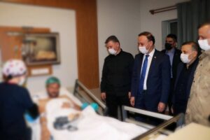 Vali Erin pompalı tüfekle yaralanan polisi ziyaret etti