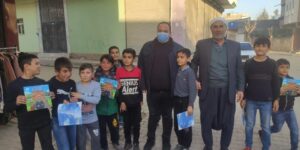 Viranşehir’de kitap dağıtımı