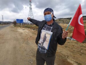 Kardeşinin gerçek katilinin tutuklanmadığı iddiasıyla Ankara’ya yürüyüş başlattı