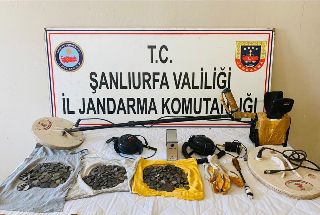 Şanlıurfa’da Otobüste 850 adet bronz sikke ele geçirildi