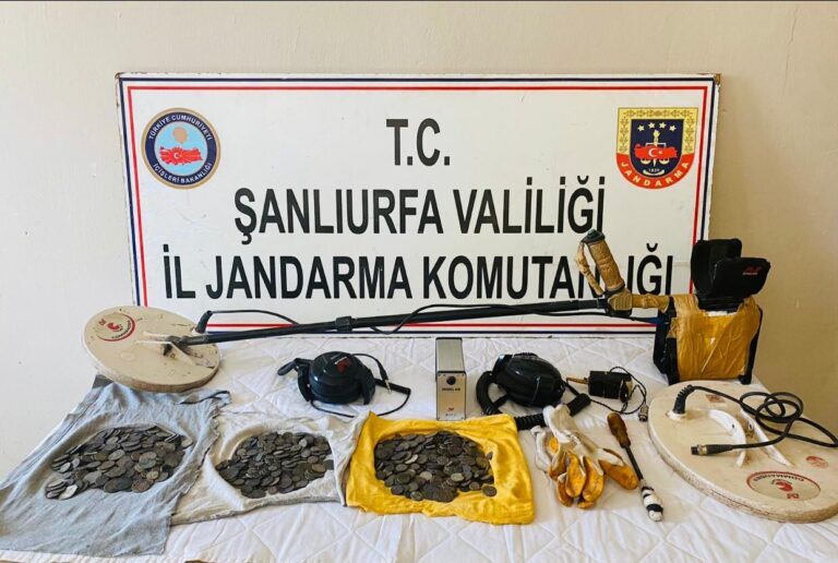 Şanlıurfa’da Otobüste 850 adet bronz sikke ele geçirildi