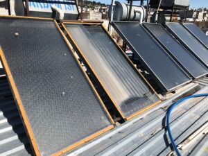 Şanlıurfa’da sert rüzgar nedeniyle çatılar uçtu