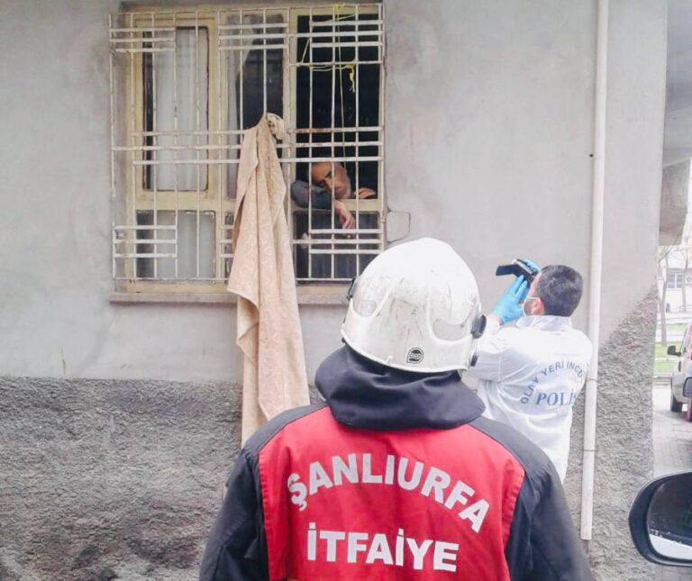 Şanlıurfa’da kendisini evin penceresine asarak intihar etti