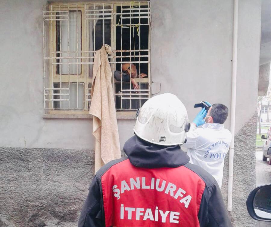 Şanlıurfa’da kendisini evin penceresine asarak intihar etti