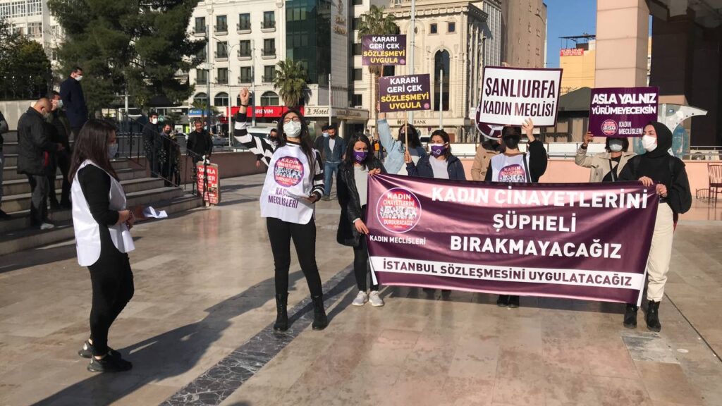 Şanlıurfa’da kadınlar “İstanbul Sözleşmesi” kararını protesto Etti