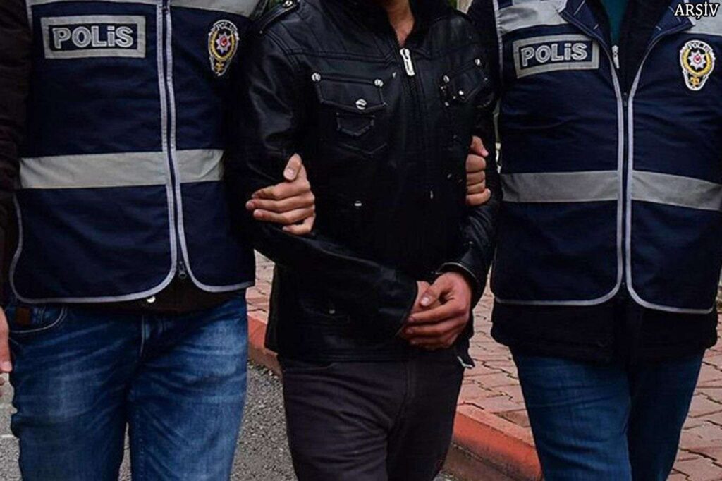 Sahte altınları biner dolardan satan 3 şüpheli yakalanıp tutuklandı