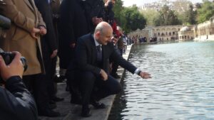 Bakan Karaismailoğlu: “Süveyş Kanalı’nda bir geminin karaya oturmasıyla adeta dünyanın lojistik hareketine bir darbe vuruldu”