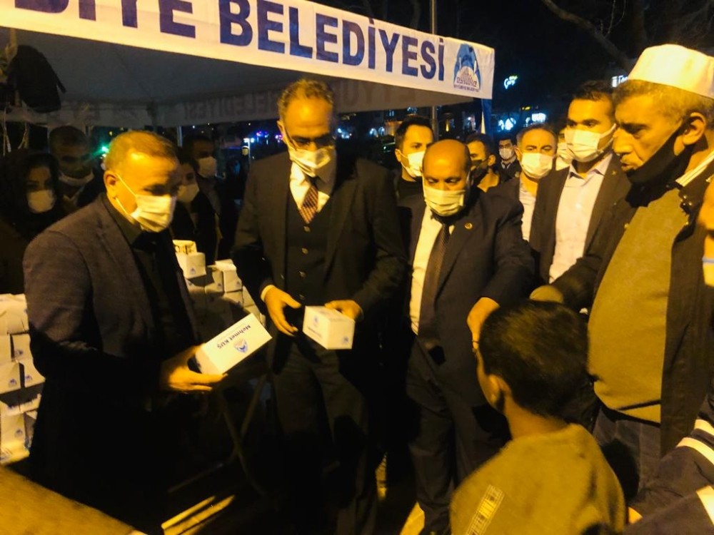 Başkan Kuş’tan Miraç Kandilinde simit ikramı