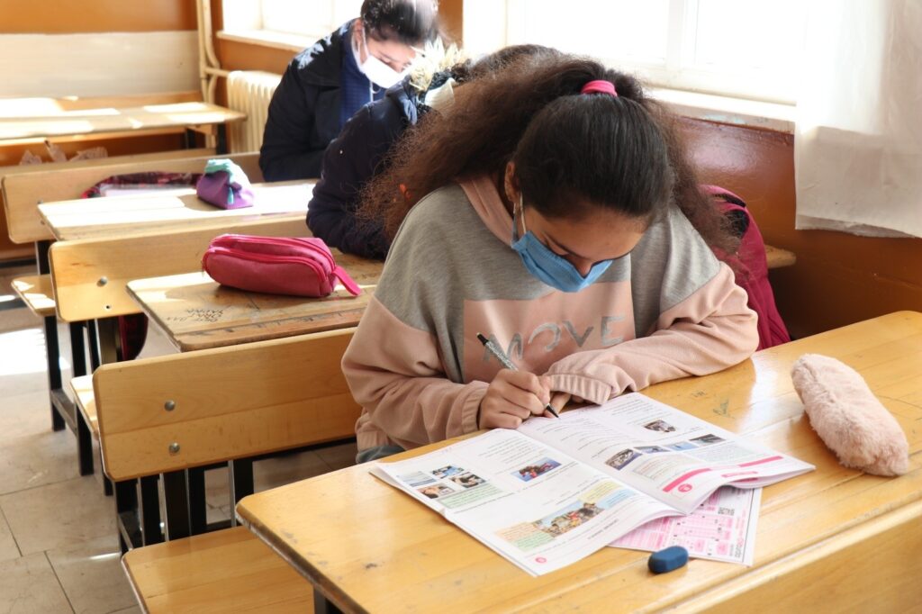 Bozova’da öğrenciler belediyenin deneme sınavına girdi