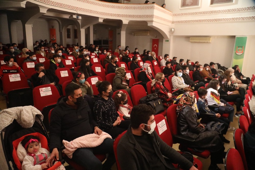 Büyükşehir Tiyatrosu yeniden izleyiciyle buluştu