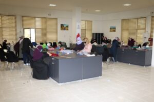 Karaköprü’de kadınlar giyim kursunda meslek öğreniyor