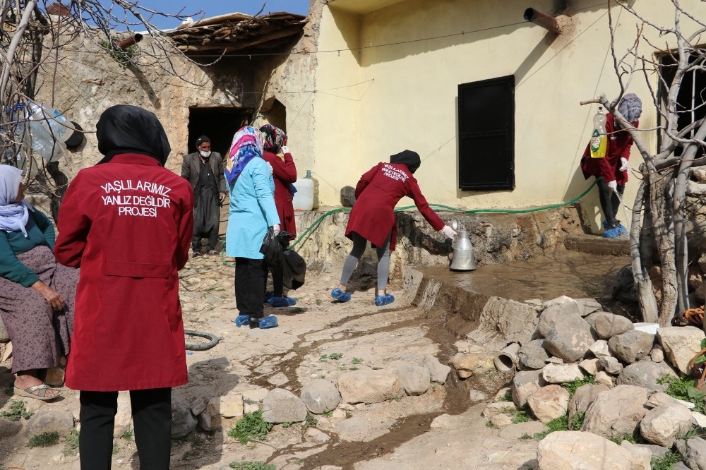 Karaköprü’de yaşlı vatandaşlara evde bakım desteği