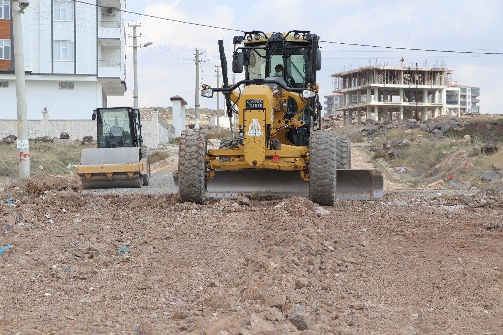 Karaköprü’de yol çalışmaları devam ediyor