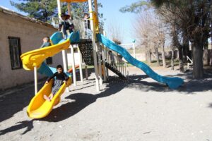 Kırsalda çocukların yüzü güldü