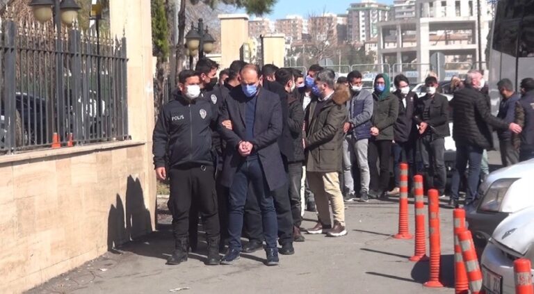 Şanlıurfa Merkezli FETÖ operasyonunda gözaltına alınan 35 şüpheli adliyede