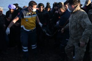 Şanlıurfa’da Gölette kaybolan gençlerden biri bulundu
