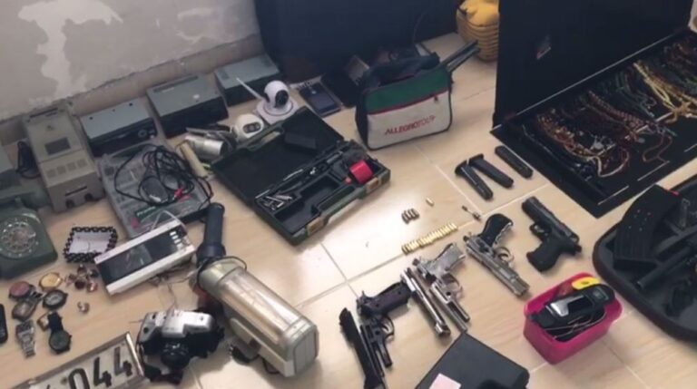 Şanlıurfa’da Hırsızlık malzemelerine karşılık uyuşturucu ticareti yapan 2 kişi tutuklandı