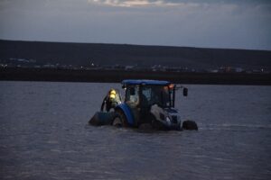 Şanlıurfa’da Kayık alabora oldu 2 genç gölette kayboldu
