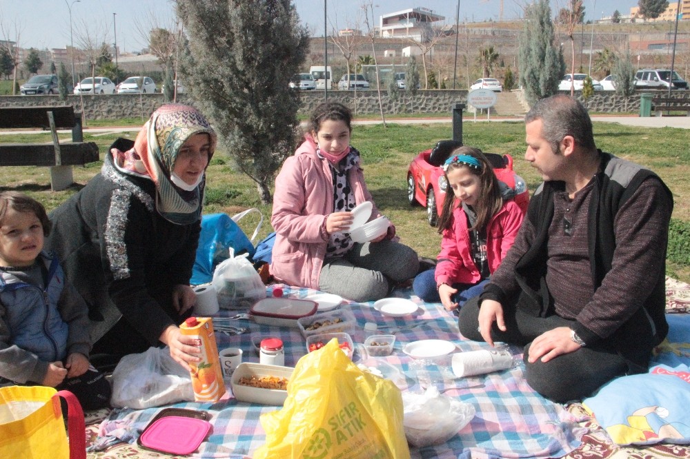 Şanlıurfa’da Kısıtlama kalktı vatandaşlar parklara akın etti