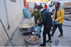 Şanlıurfa’da Sınırın sıfır noktasında kazanlar sokak hayvanları için kaynadı