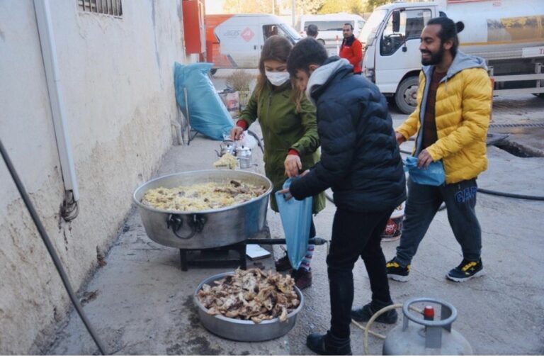 Şanlıurfa’da Sınırın sıfır noktasında kazanlar sokak hayvanları için kaynadı