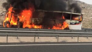 Şanlıurfa’da yolcu otobüsü alev alev yandı