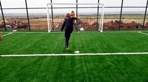 Şanlıurfalı Zekiye’nin şık golünü Bakan Kasapoğlu alkışladı