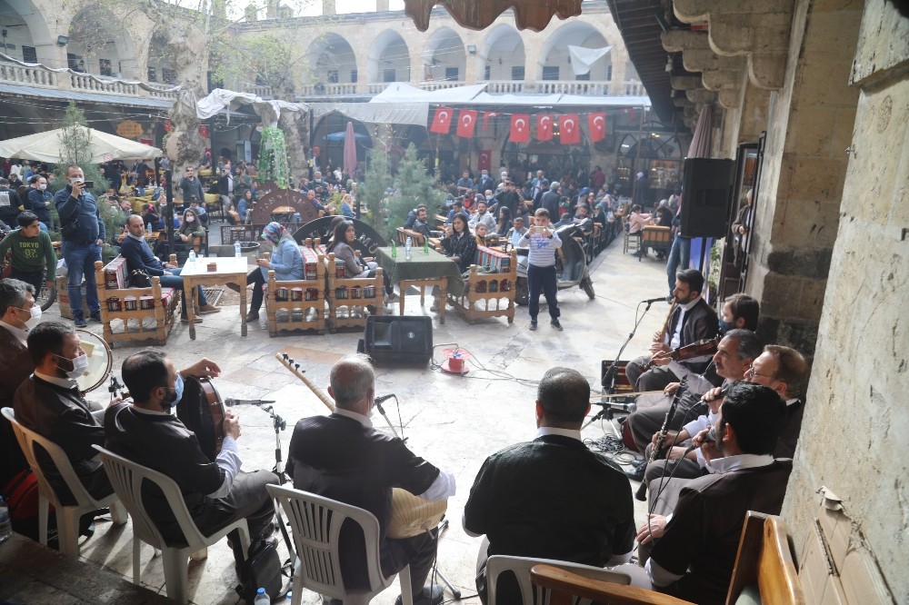 Tarihi Gümrükhanı’nda müzik ziyafeti