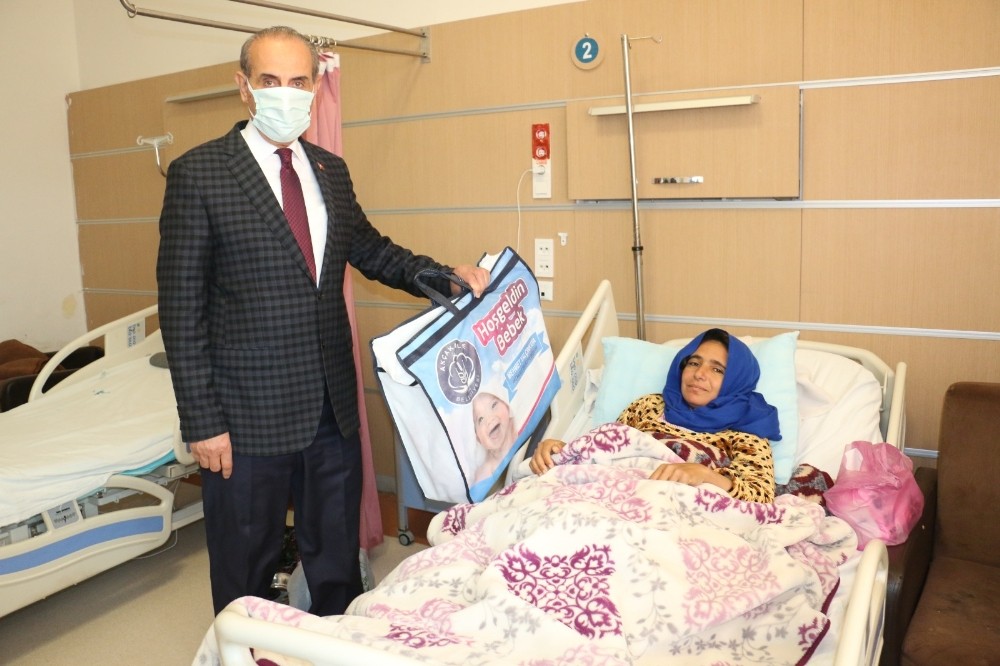 Yeni doğan bebeklerin ilk hediyesi Yalçınkaya’dan