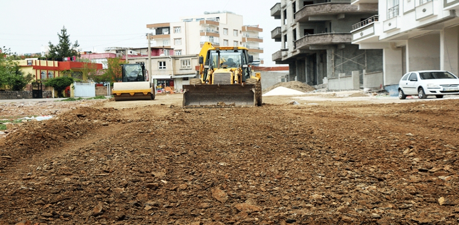 Siverek’te yeni yerleşim alanlarında yol yapım çalışmaları sürüyor