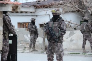 Şanlıurfa dahil 5 ilde uyuşturucu satıcılarına şafak operasyonu: 34 gözaltı