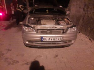 Şanlıurfa’da park halindeki araç yandı