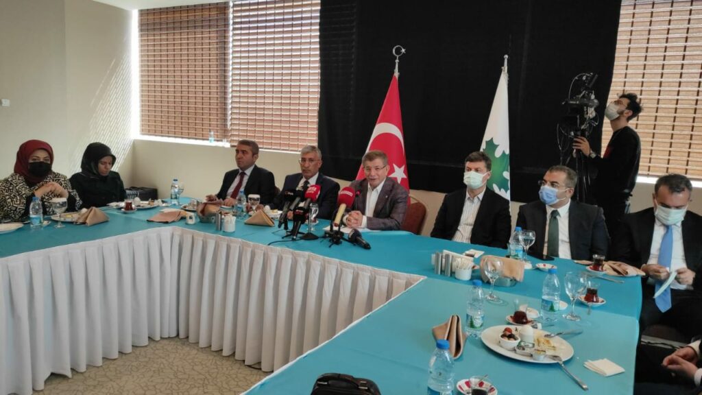 Ahmet Davutoğlu, Şanlıurfa’da çeşitli temaslarda bulundu