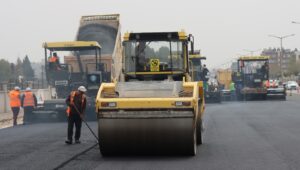 Akçakale yolunda genişletme ve asfaltlama çalışmaları sürüyor