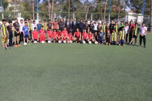 Akçakale’de sporculara forma dağıtıldı
