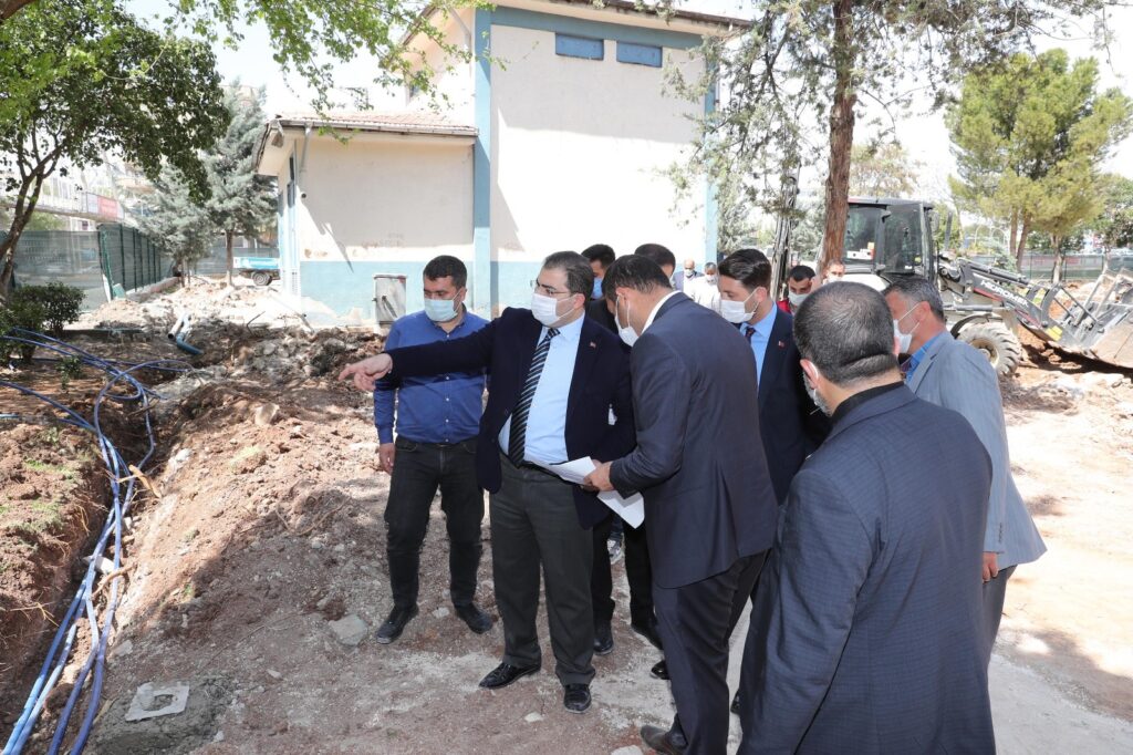 Ali Şelli Parkında yenileme çalışmaları sürüyor